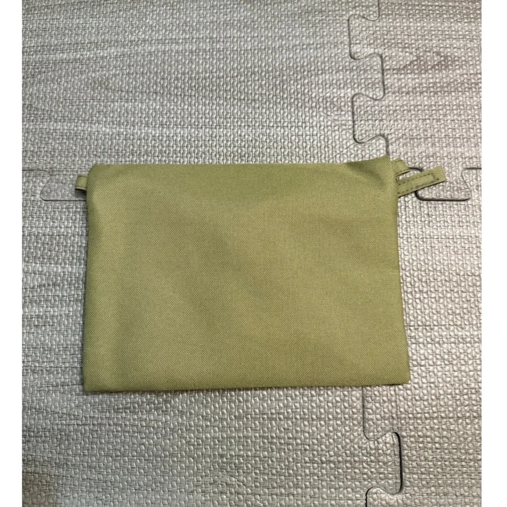 Hunter Olive Green Canvas Zipper Pouch Travel Organizer Makeup Bag Logo Patch